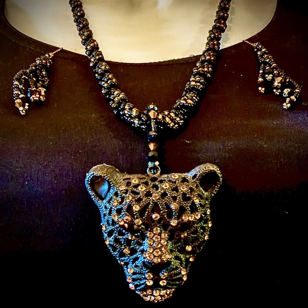 Black and Gold Panther Necklace Set